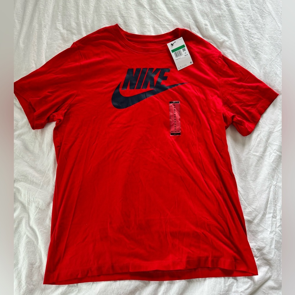 Men’s Nike T-Shirt - Size XL